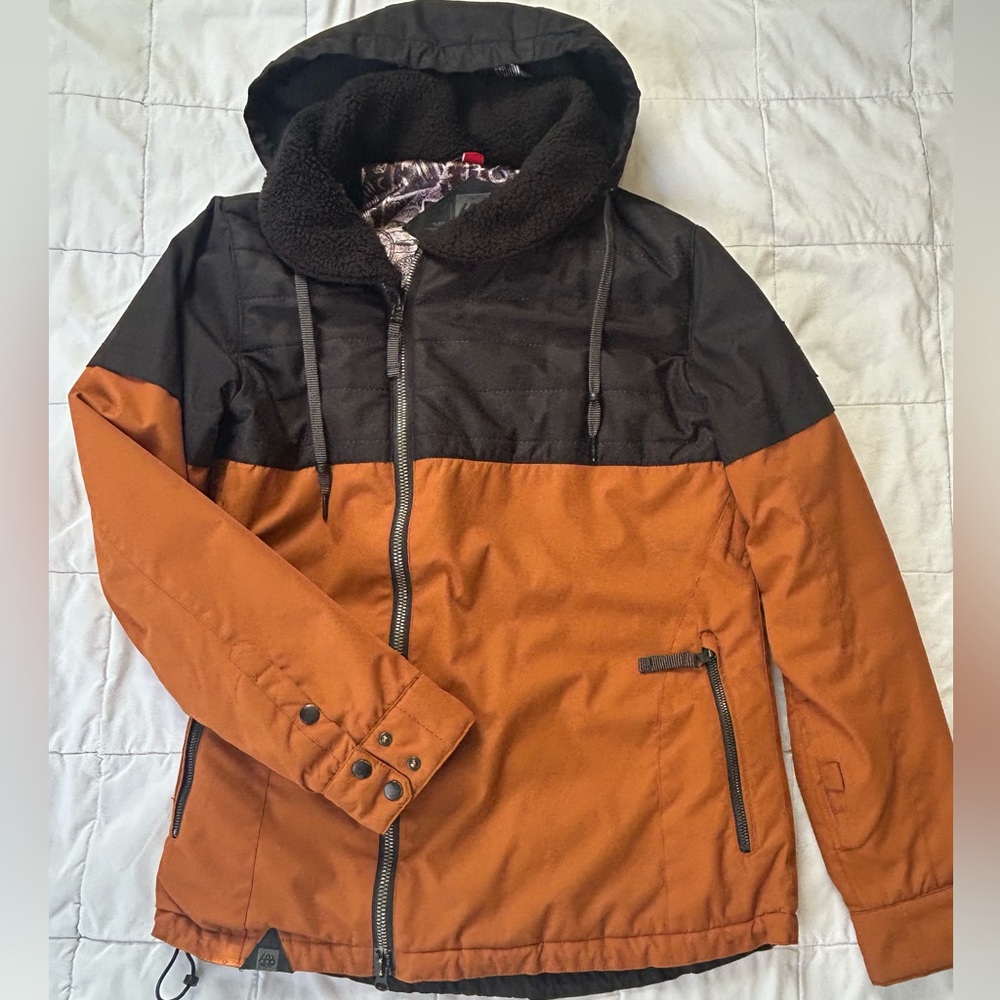 Women’s 686 Parklan snowboard jacket